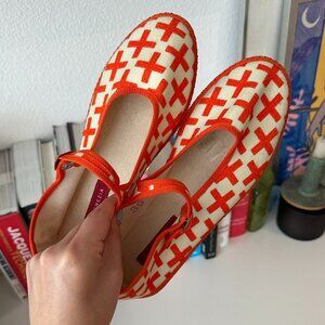 NWOT Vibi Venezia Rare Orange and White Patterned Mary Jane Flats Size 39